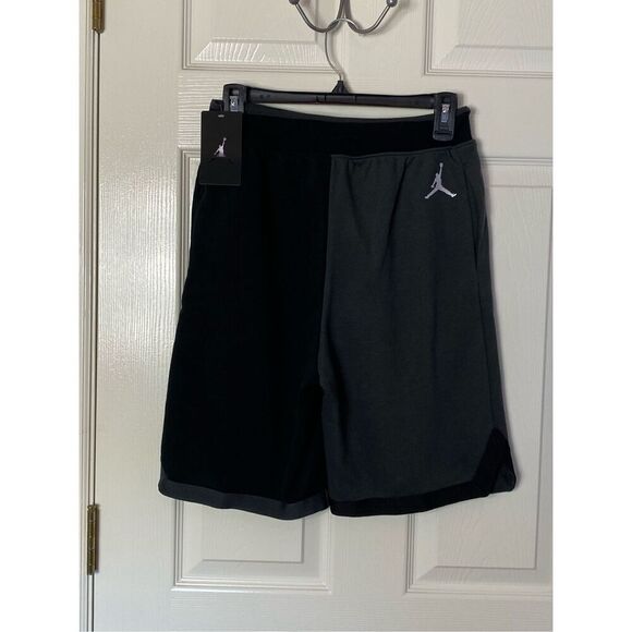 Jordan Boys XLarge Gray/Black Heavy Jumpman Bicolor Bermuda Shorts - Picture 2 of 6